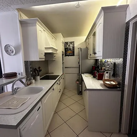 Le Temple Du Soleil, Proche Apartmán