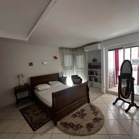 Le Temple Du Soleil, Proche Apartmán